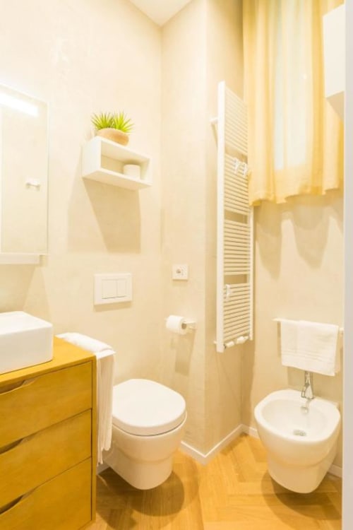 Duomo Deluxe Room| Room for 2 with one double bed and bathroom with shower. With Wi-Fi, TV and air conditioning - HB Hall, flats in the centre of Milan.