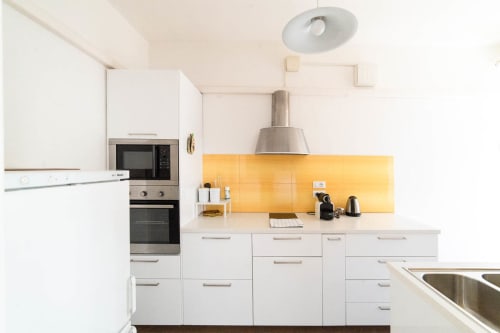 Corso Como A12| Apartment for 4 with one bedroom, living room with sofa bed, kitchen, balcony and bathroom with shower. With Wi-Fi, TV and air conditioning - HB Hall, flats in the centre of Milan.
