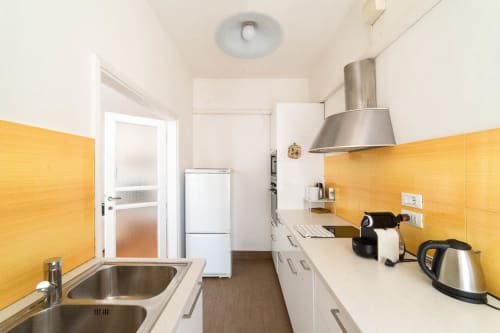 Corso Como A12| Apartment for 4 with one bedroom, living room with sofa bed, kitchen, balcony and bathroom with shower. With Wi-Fi, TV and air conditioning - HB Hall, flats in the centre of Milan.