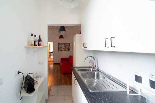 Navigli Darsena 9| Apartment for 4 with one bedroom, living room with sofa bed, kitchen and bathroom with shower. With Wi-Fi, TV and air conditioning - HB Hall, flats in the centre of Milan.