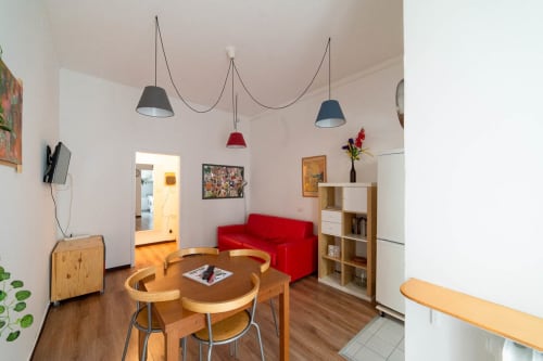Navigli Darsena 9| Apartment for 4 with one bedroom, living room with sofa bed, kitchen and bathroom with shower. With Wi-Fi, TV and air conditioning - HB Hall, flats in the centre of Milan.