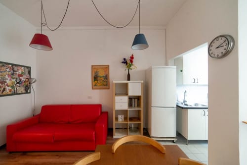 Navigli Darsena 9| Apartment for 4 with one bedroom, living room with sofa bed, kitchen and bathroom with shower. With Wi-Fi, TV and air conditioning - HB Hall, flats in the centre of Milan.