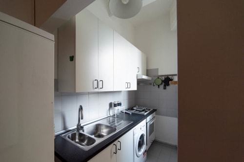 Navigli Darsena 9| Apartment for 4 with one bedroom, living room with sofa bed, kitchen and bathroom with shower. With Wi-Fi, TV and air conditioning - HB Hall, flats in the centre of Milan.