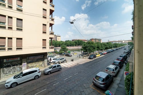 Navigli Darsena 9| Apartment for 4 with one bedroom, living room with sofa bed, kitchen and bathroom with shower. With Wi-Fi, TV and air conditioning - HB Hall, flats in the centre of Milan.