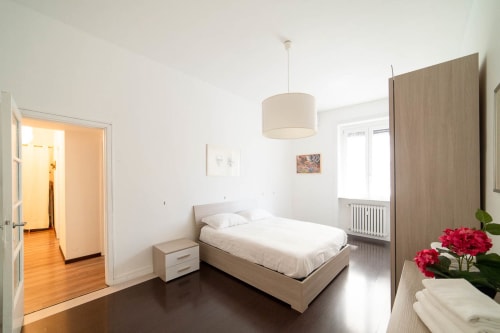 Navigli Darsena 9| Apartment for 4 with one bedroom, living room with sofa bed, kitchen and bathroom with shower. With Wi-Fi, TV and air conditioning - HB Hall, flats in the centre of Milan.