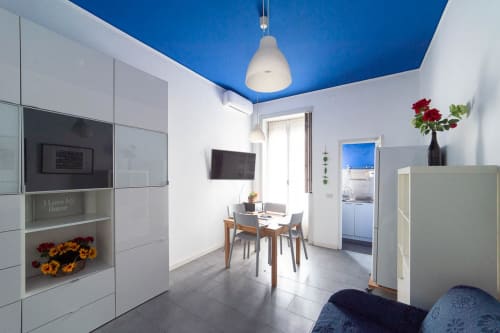 Navigli Darsena 10| Apartment for 4 with one bedroom, living room with sofa bed, kitchen and bathroom with shower. With Wi-Fi, TV and air conditioning - HB Hall, flats in the centre of Milan.