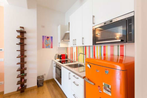 Navigli 6A| Apartment for 2 with one bedroom, living room, kitchen, balcony and bathroom with shower. With Wi-Fi, TV and air conditioning - HB Hall, flats in the centre of Milan.