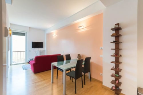 Navigli 6A| Apartment for 2 with one bedroom, living room, kitchen, balcony and bathroom with shower. With Wi-Fi, TV and air conditioning - HB Hall, flats in the centre of Milan.