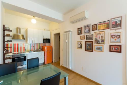 Navigli 6A| Apartment for 2 with one bedroom, living room, kitchen, balcony and bathroom with shower. With Wi-Fi, TV and air conditioning - HB Hall, flats in the centre of Milan.