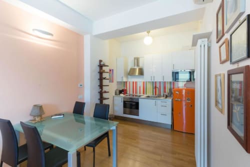 Navigli 6A| Apartment for 2 with one bedroom, living room, kitchen, balcony and bathroom with shower. With Wi-Fi, TV and air conditioning - HB Hall, flats in the centre of Milan.