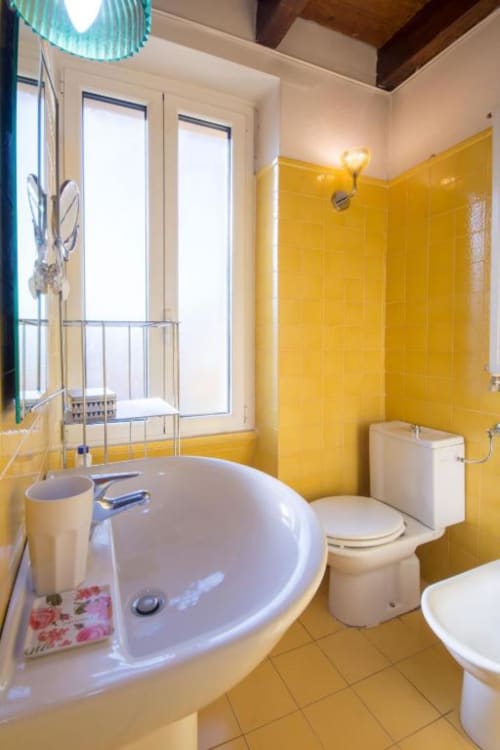 Navigli 7| Apartment for 4 with one bedroom, living room with sofa bed, kitchen, balcony and bathroom with shower. With Wi-Fi, TV and air conditioning - HB Hall, flats in the centre of Milan.