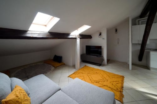 Navigli 30| Apartment for 2 with bedroom, living room, open-plan kitchen and bathroom with shower. With Wi-Fi, TV and air conditioning - HB Hall, flats in the centre of Milan.