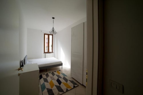 Navigli 30| Apartment for 2 with bedroom, living room, open-plan kitchen and bathroom with shower. With Wi-Fi, TV and air conditioning - HB Hall, flats in the centre of Milan.