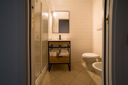 Navigli 30| Apartment for 2 with bedroom, living room, open-plan kitchen and bathroom with shower. With Wi-Fi, TV and air conditioning - HB Hall, flats in the centre of Milan.