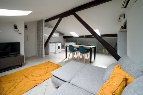 Navigli 30| Apartment for 2 with bedroom, living room, open-plan kitchen and bathroom with shower. With Wi-Fi, TV and air conditioning - HB Hall, flats in the centre of Milan.