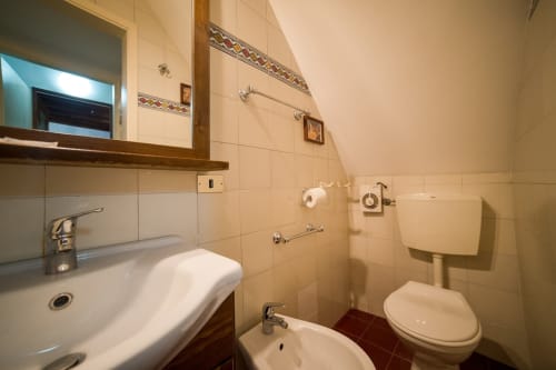 Navigli 2| Studio apartment for 2 with a sofa bed in the living room, kitchenette and bathroom with shower. With Wi-Fi, TV and air conditioning - HB Hall, flats in the centre of Milan.