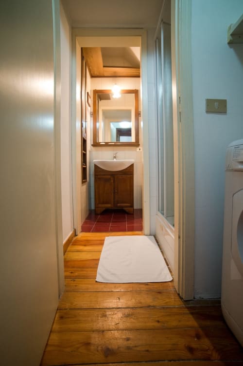 Navigli 2| Studio apartment for 2 with a sofa bed in the living room, kitchenette and bathroom with shower. With Wi-Fi, TV and air conditioning - HB Hall, flats in the centre of Milan.