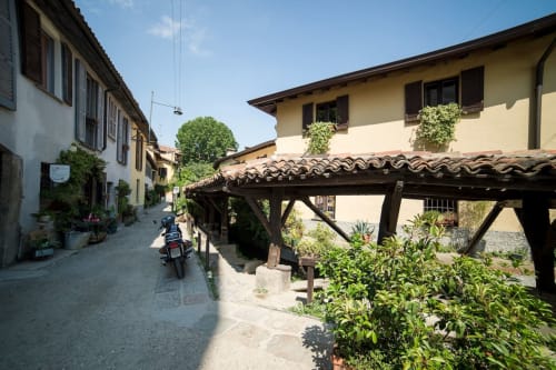 Navigli 2| Studio apartment for 2 with a sofa bed in the living room, kitchenette and bathroom with shower. With Wi-Fi, TV and air conditioning - HB Hall, flats in the centre of Milan.