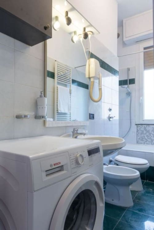 Loreto 19| Apartment for 4 with one bedroom, living room with sofa bed, kitchen, balcony and bathroom with shower. With Wi-Fi, TV and air conditioning - HB Hall, flats in the centre of Milan.