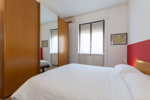 Loreto 19| Apartment for 4 with one bedroom, living room with sofa bed, kitchen, balcony and bathroom with shower. With Wi-Fi, TV and air conditioning - HB Hall, flats in the centre of Milan.