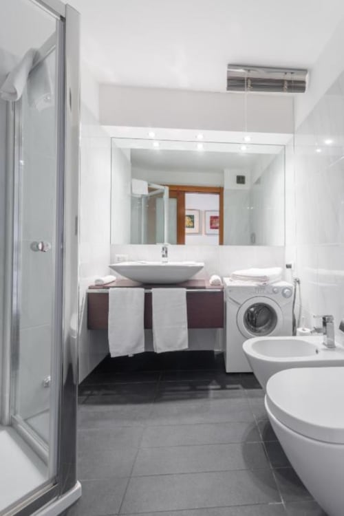 Porta Nuova 52| Appartement pour 2 personnes avec chambre, cuisine et salle de bains avec douche. Avec Wi-Fi, TV et climatisation - HB Hall, appartements dans le centre de Milan.