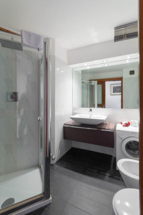 Porta Nuova 52| Appartement pour 2 personnes avec chambre, cuisine et salle de bains avec douche. Avec Wi-Fi, TV et climatisation - HB Hall, appartements dans le centre de Milan.