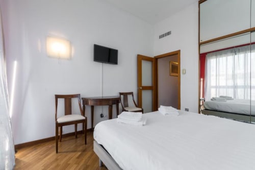 Porta Nuova 52| Appartement pour 2 personnes avec chambre, cuisine et salle de bains avec douche. Avec Wi-Fi, TV et climatisation - HB Hall, appartements dans le centre de Milan.