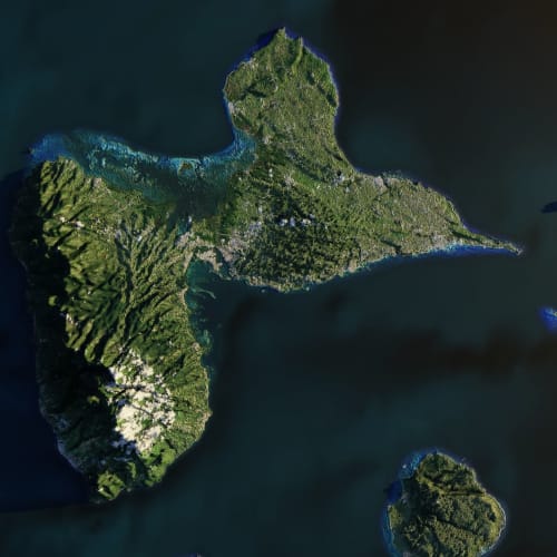 Vue aérienne des îles forestières près de Le Moule, Guadeloupe, entourant la Résidence Les 2 Moulins