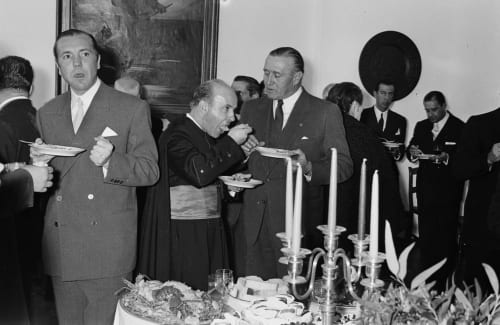 Jantar formal na Patio Da Villa em Coruche com hóspedes desfrutando de refeição e convívio