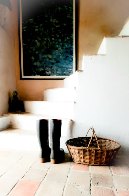 Gîte de charme en Dordogne – entrée avec escalier en pierre et ambiance authentique au Domaine de Labrousse en Périgord 