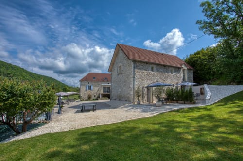 Domaine des Pierres Blanches Gîte et Chambres d'hôte en Dordogne au calme entouré de verdure