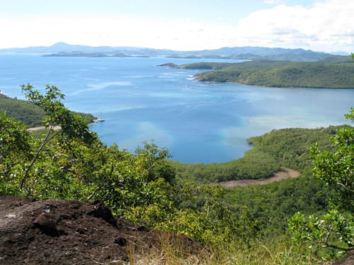 Vue panoramique côtière des îles tropicales et eaux bleues près de Villa Tourmaline au Lorrain, Martinique