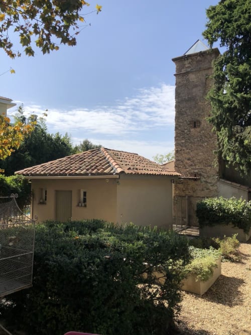 Charmante tour en pierre et cottage aux toits de terre cuite du gîte Campagne d'Albert, Marseille, France