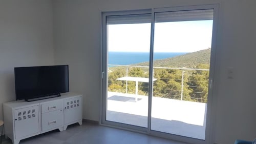 Appartement moderne à la Résidence Lésia à Corbara avec vue sur la mer, télévision écran plat et balcon sur la côte méditerranéenne