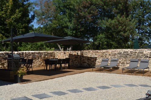 lebeau repos - terrasse pour se détendre, et profiter entre amis, apéro, repas. Ou bien prendre le temps de lire. Dinard St Malo Dinan chambre d'hôtes vacances plouër-sur-rance