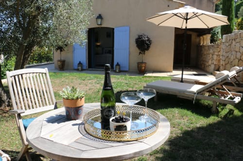 Große private Gartenterrasse des Zimmers Monaco für vollendete Entspannung und provenzalischen Charme im Loup Castel