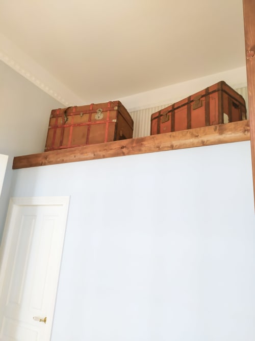 Wooden shelf with vintage red suitcases in El Pando room at La Venta de Miyares hotel, Asturias