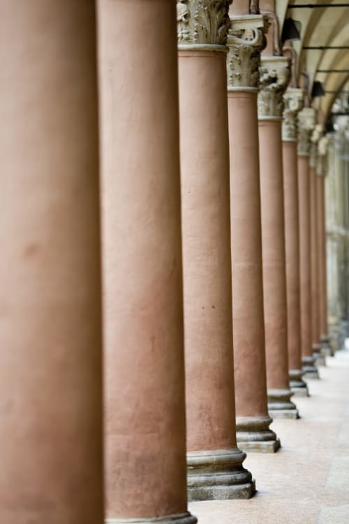 Historic colonnade with terracotta columns in Bologna, near L'Appartamento Giusto