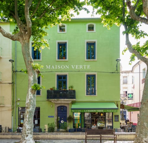 La Maison Verte Sète: appartements d'hôtes, café restaurant, galerie d'art. Place de la Mairie, Sète