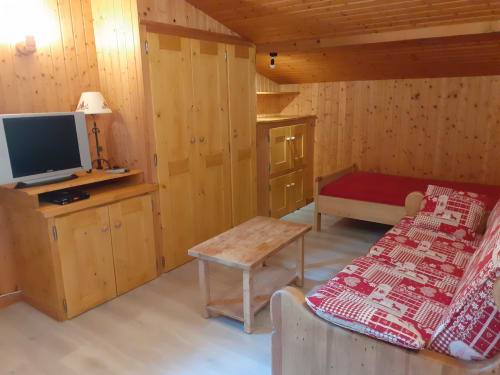 Appartement chaleureux en chalet bois aux Arcosses à La Giettaz avec TV, lits et décoration alpine