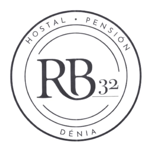 Logo de RB32 Hostal Pensión Dénia - emblema circular de Room Boutique 32 en Denia, España