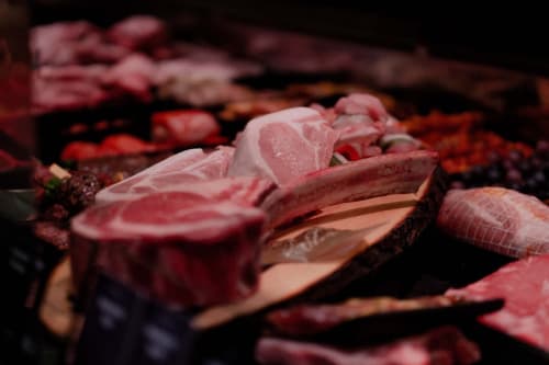 Carnes curadas fatiadas fresquinhas em Turismo en Sanabria, Zamora - exposição tradicional de charcutaria espanhola