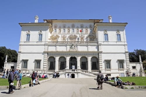 Villa storica italiana con architettura neoclassica a Roma vicino agli Appartamenti Petra