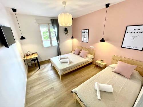 Opera Rooms | Alojamiento con mucho encanto en el centro de Madrid. Habitaciones amplias luminosas con baño privado. 