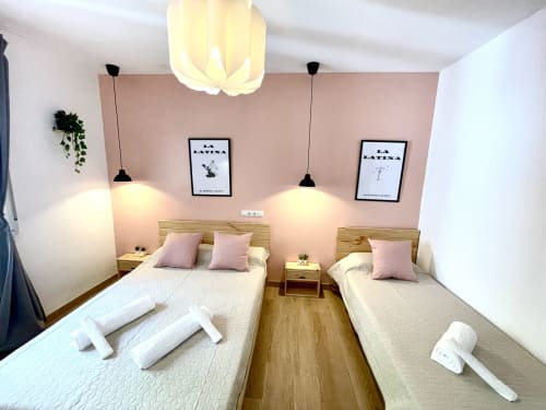 Opera Rooms | Alojamiento con mucho encanto en el centro de Madrid. Habitaciones amplias luminosas con baño privado. 