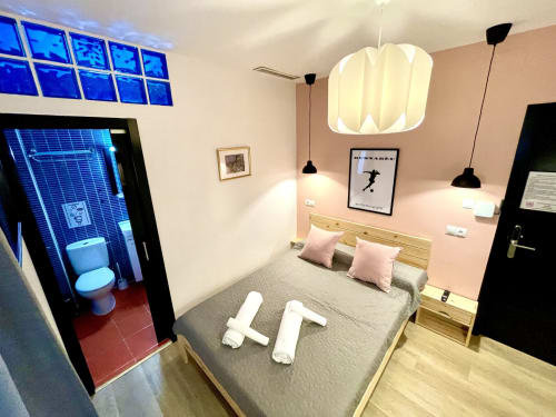Opera Rooms | Alojamiento con mucho encanto en el centro de Madrid. Habitaciones amplias luminosas con baño privado. 
