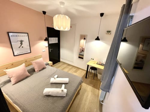 Opera Rooms | Alojamiento con mucho encanto en el centro de Madrid. Habitaciones amplias luminosas con baño privado. 