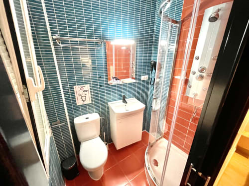 Opera Rooms | Alojamiento con mucho encanto en el centro de Madrid. Habitaciones amplias luminosas con baño privado. 