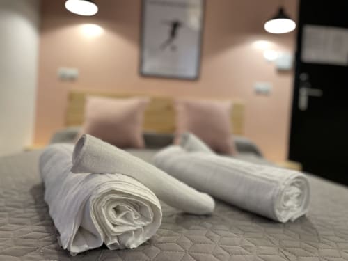 Opera Rooms | Alojamiento con mucho encanto en el centro de Madrid. Habitaciones amplias luminosas con baño privado. 