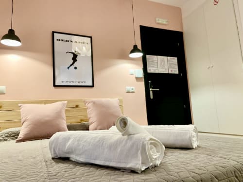 Opera Rooms | Alojamiento con mucho encanto en el centro de Madrid. Habitaciones amplias luminosas con baño privado. 